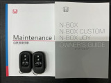 スマートキーは鍵をバッグに入れたままでもドアロックの開閉やエンジンのON・OFFができます。夜間や雨の日も鍵を探さなくて良いので便利です。