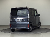 バックカメラが付いているのでバックでの車庫入れも安心です。