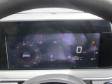 メーター内のカラーデイスプレイには運転をサポートする情報を表示します。