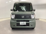 【LEDヘッドライト】が装備されています。夜間走行時や雨の日に明るく安全に前方を照らすことが出来ます。対向車からも見えやすいので相手に接近を知らせることも出来ます。