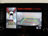 パノラミックビューモニター付きです。車両を上から見たような映像をモニター画面に表示。運転席からの目視では見にくい、車両周辺の状況をリアルタイムでしっかり確認できます。