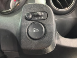 狭い駐車場で便利な電動格納ドアミラーが付いています。