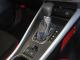 電動パーキングブレーキ・ブレーキホールドを装備してます。ホールド機能は信号待ちが多い一般道で疲労軽減になり、大好評です!