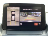 狭い場所での駐車やすれ違いなどでより的確な運転操作に役立つ360&deg;ビューモニターが装備されています。