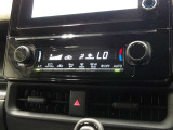 車内の温度管理に便利なオートエアコン☆