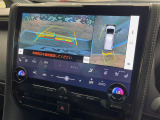 【パノラミックビューモニター】専用のカメラにより、上から見下ろしたような視点で360度クルマの周囲を確認することができます☆死角部分も確認しやすく、狭い場所での切り返しや駐車もスムーズに行えます。