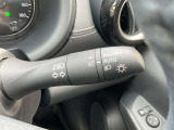 トンネル進入時や暗くなれば自動点灯するオートライトです。