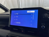 フルセグTVです。ブルートゥースに接続することにより、スマホに入ったお気に入りの音楽を車内で楽しむことができます♪あると本当に便利な機能になっています!