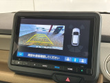 リバースギアに入れるだけで後方の表示へ切り替わります。夜間や雨の日の駐車も楽になりますよ。