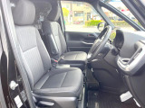 運転席シート廻りは使用感も少なく、良好な状態となっています。前オーナー様が丁寧に使っていたことがよくわかりますね。