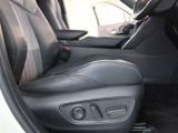 パワーシート搭載。微妙な調整が手軽にでき、ピッタリなポジションで運転することが可能です。