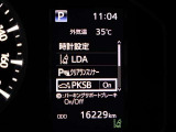 コーナーセンサーを車の前後に装備。障害物までの距離に応じて警告音を変えてお知らせ。縦列駐車時や駐車場・車庫などでの取り回しをサポートします。詳細は販売店スタッフまでおたずねください。