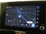 メーカー装着の8インチディスプレイオーディオを装備しております。