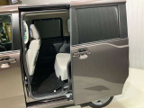 【両側オートスライドドア】子供を乗せたりするのにも隣のお車を気にせずストレスフリー★雨の日などはリモコンキーからドアの開閉ができとても便利な両側オートスライドドア★
