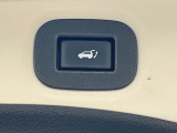 【パワーバックドア】スマートキーや運転席のボタンを押すだけでリアゲートが自動で開閉します!荷物を持っている時や、高い位置にあるバックドアを閉める際に便利な機能です♪