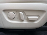 運転席は10Wayの電動シートになっています。ドライバーの体格に合わせたドライビングポジションを設定出来ます。また、2人分のポジションをメモリー出来るのでいつでも自分のポジションに戻せます♪