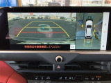 車を上から見たような視点のパノラミックビューモニター。後方の死角だけでなく左右や前方の障害物の発見もしやすくなります!
