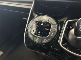 デュアルエアコンとは、運転席と助手席で、個別に温度設定ができる機能です。気温の感じ方は、人それぞれ違うもの。乗る人に優しい機能ですね。