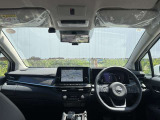 視界広々で運転しやすいインパネ