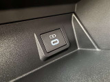 充電用USB端子付き。スマートフォンなどの充電に便利です。