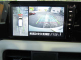車を上空から見下ろしているかのような映像をカメラに映し出し、周囲の状況がひと目でわかります。