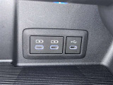 充電用USB端子付き。スマートフォンなどの充電に便利です。