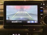 バックでの車庫入れも安心です! リアカメラが付いているバックモニター付のナビを装備しております。操作線もついており距離感も画面から確認できます。