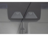 スマートアシストIII ステレオカメラで歩行者や先行車、障害物などのさまざまな情報を的確に捉え、運転者に注意を促したり、緊急ブレーキを作動。多彩な安全機能があなたのドライブをアシストします