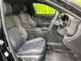 運転席シート廻りは使用感も少なく、良好な状態となっています。前オーナー様が丁寧に使っていたことがよくわかりますね。