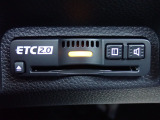 ■【ETC車載器】が装備されています。セットアップをしてお渡しとなり、ETCカードを差し込むだけで高速道路の利用が可能です。