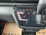 タブレット端末のようなタッチパネル式のオートエアコン採用。凹凸のない滑らかな表面で操作感を高めています。