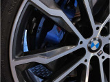 『運転』に対するBMWのこだわりはメーターパネルにも表れております。視野性の良いメーターパネルは疲労感の軽減と、運転の楽しさをもたらしてくれます。