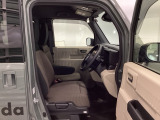 フィット感のあるシート。しっかりと支えてくれるので、長時間の運転を快適にサポートしてくれます。