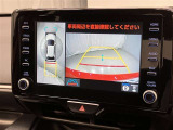 パノラミックビューモニター付きです。車両を上から見たような映像をディスプレイオーディオ画面に表示。運転席からの目視だけでは見にくい、車両周辺の状況をリアルタイムでしっかり確認できます。