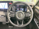 インテリアに合わせたデザインのステアリングは、運転される方のことも考え、運転しやすい形状、大きさです。是非一度、実際に触ってお確かめください。