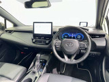 運転席まわりです。 各操作スイッチは使いやすい位置に配置されてます。