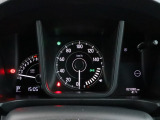 運転時の視界周辺の見やすい位置にメーターをレイアウト。視線の流れを断ち切らない、ストレスフリーで美しい運転動作を可能にします。またマルチインフォメーションディスプレイで、様々な情報が確認できます。
