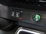 両側電動スライドドア。荷物で手が塞がる時など簡単にドアの開閉が出来ます。何より力いらずで開閉OK。女性やお年寄りにも優しい。電動機能はOFFにもできますから元気なお子様の駆け出しも安心。