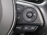 レーダークルーズコントロール使用時に、同一車線内中央を走行できるよう操舵を支援する「レーントレーシングアシスト(LTA)」が装備されています。