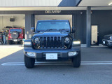 Jeep伝統のセブンスロットルグリル引継現在風にアレンジされております。