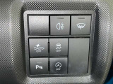 アイドリングストップ機能がついているので、停車時にエンジンを止めて燃料消費を抑えます。環境にもお財布に優しいですね♪