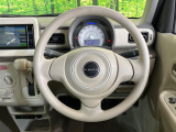 インテリアに合わせたデザインのステアリングは、運転される方のことも考え、運転しやすい形状、大きさです。是非一度、実際に触ってお確かめください。