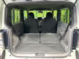普段のお買い物や通勤、送迎等に十分な荷室スペースを確保しております。セカンドシートを倒すと、大きな荷物の積載も可能です♪