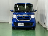 LEDヘッドライトを装備しています。LEDヘッドライトはとても明るく、雨の日や夜間走行も安全・安心です。オートライトコントロール付きで周囲の明るさに応じて自動で点灯・消灯します