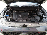 「SKYACTIV-G(ガソリン)」は、規格外の高圧縮を実現し、世界のエンジン技術者に驚きを与えました。さらに、それを維持したままノッキングの発生を抑え、熱効率を向上、走りにも寄与したエンジンです。