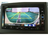 バックカメラを搭載しておりガイドラインも表示されますので車庫入れも安心ですね♪