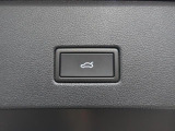 パワートランクリッド機能付きなので力が要らず簡単に開閉可能