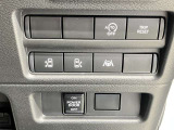 運転席から両側電動スライドドアの開閉ができます