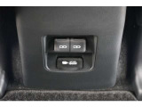 充電用USB端子付き。スマートフォンなどの充電に便利です。