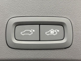 【パワーバックドア】スマートキーや運転席のボタンを押すだけでリアゲートが自動で開閉します!荷物を持っている時や、高い位置にあるバックドアを閉める際に便利な機能です。